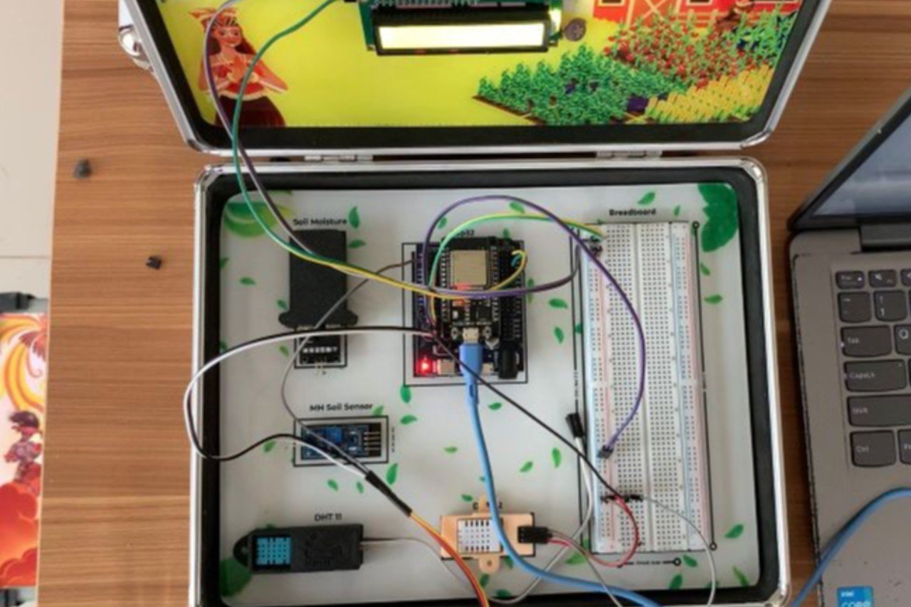Tampilan dalam prototipe mini simulator smart farming