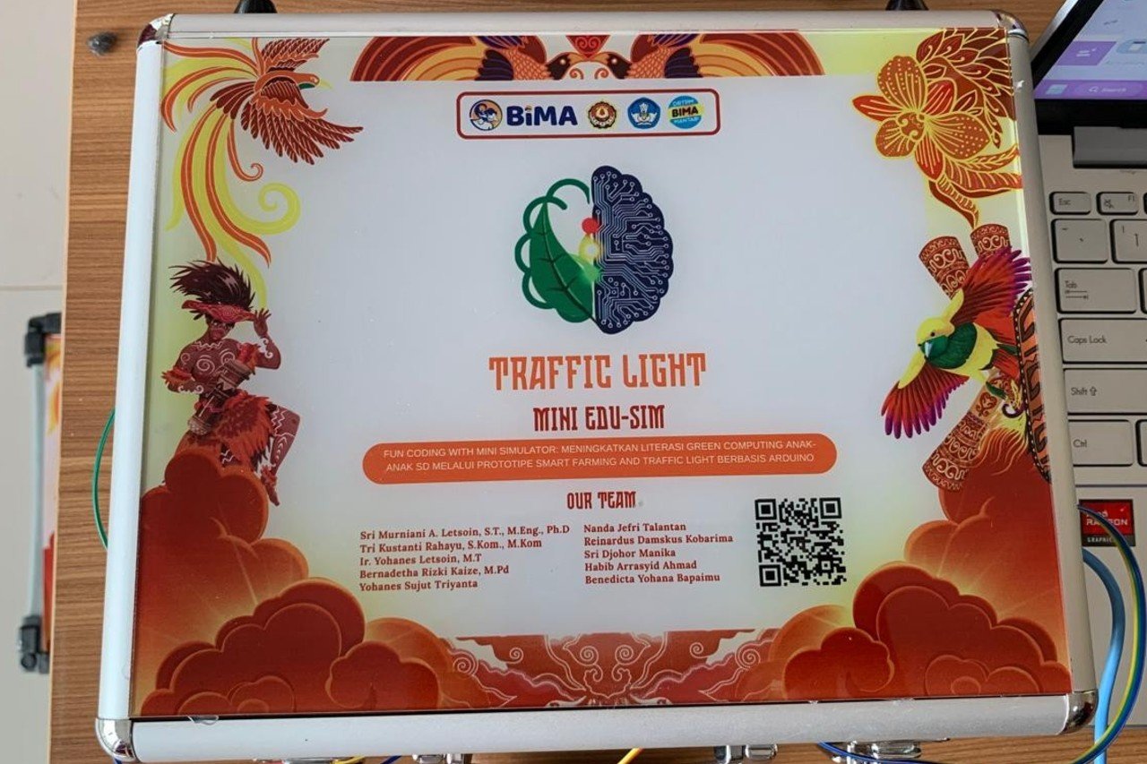 Tampilan luar prototipe mini simulator traffic light